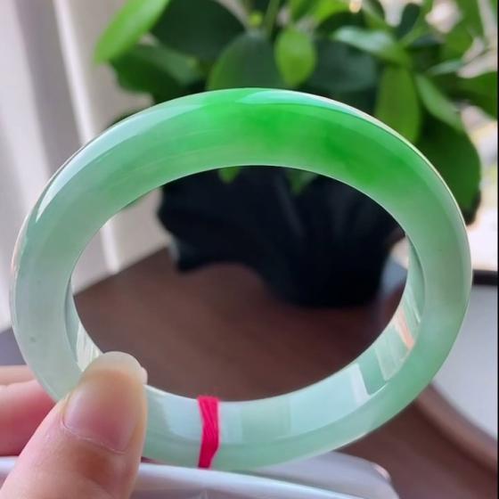 飘绿正圈手镯